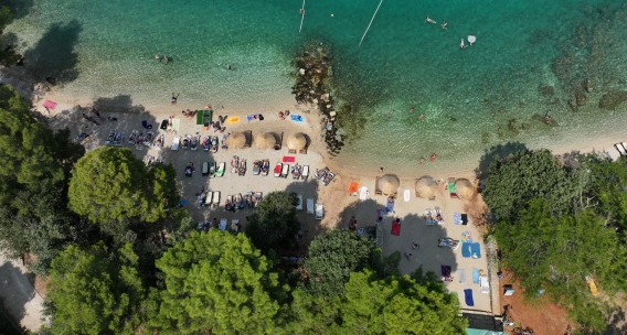 How to get to Paradiso Beach in Rovinj: tips for easier arrival and parking